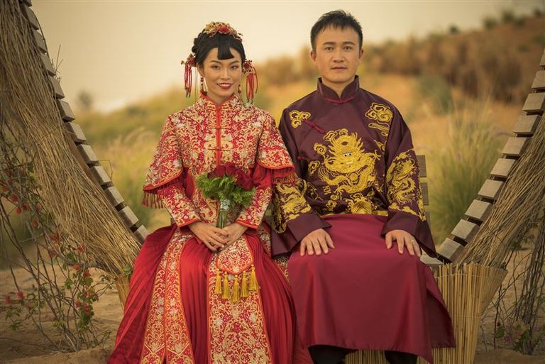 "بحيرات الحب" في دبي تشهد حفل زفاف جماعي صيني