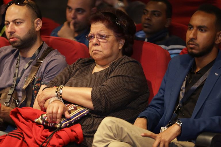 مؤلفة كتاب أندريا رايدر أثناء التوقيع