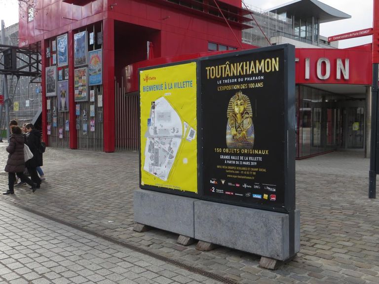 استعدادات باريس لافتتاح معرض الملك توت 