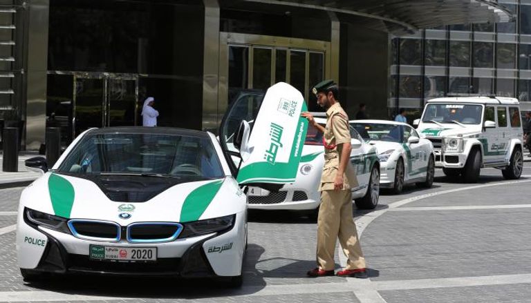 شرطة دبي تحتفي بيوم السعادة العالمي