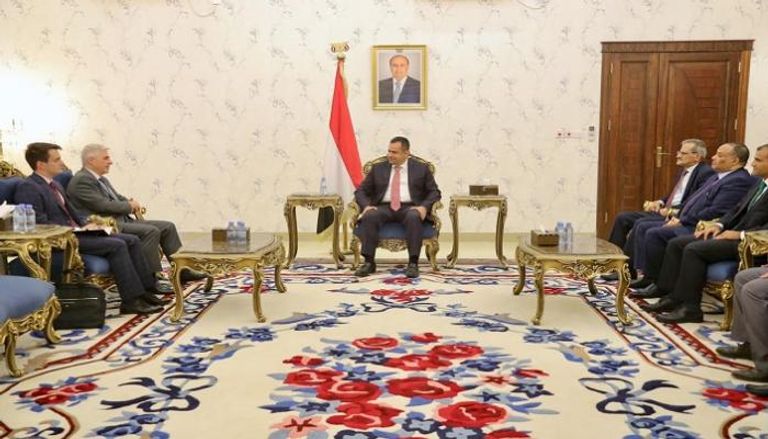 معين عبدالملك يلتقي سفير روسيا الاتحادية لدى اليمن فلاديمير ديدوشكين