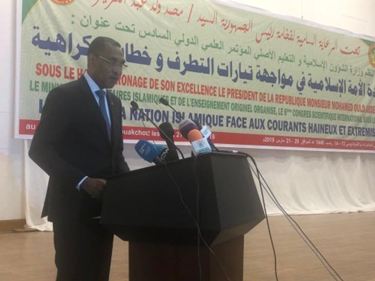 الشيخ عبدالله بن بيه خلال كلمته في المؤتمر الذي تستضيف موريتانيا