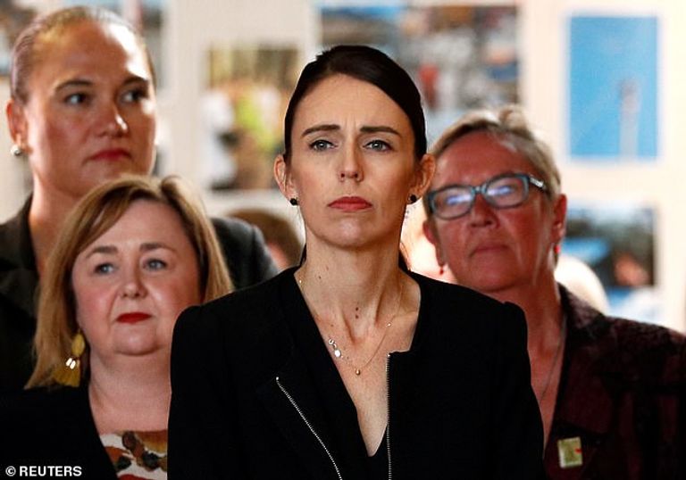 رئيسة الوزراء أخبرت الطلاب أنها تشعر بالحزن