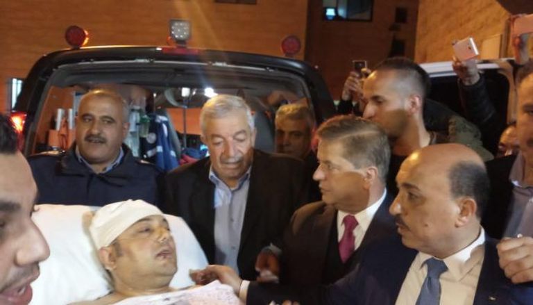 أبوسيف لحظة وصوله إلى مستشفى في رام الله