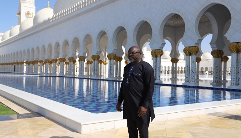 رئيس ليبيريا يزور جامع الشيخ زايد الكبير بأبوظبي