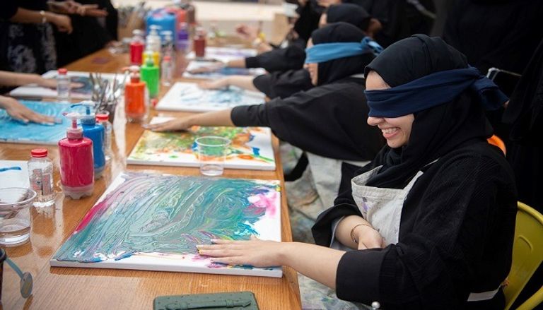 الإمارات تحتفل بيوم السعادة