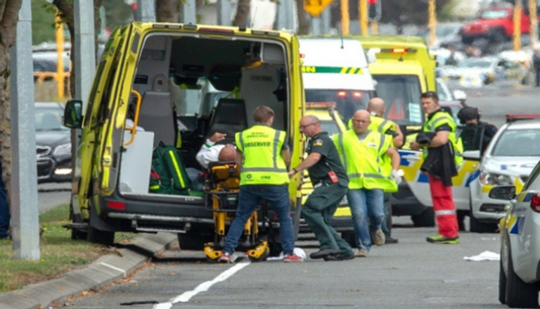 إجلاء ضحايا مجزرة المسجدين بنيوزيلندا