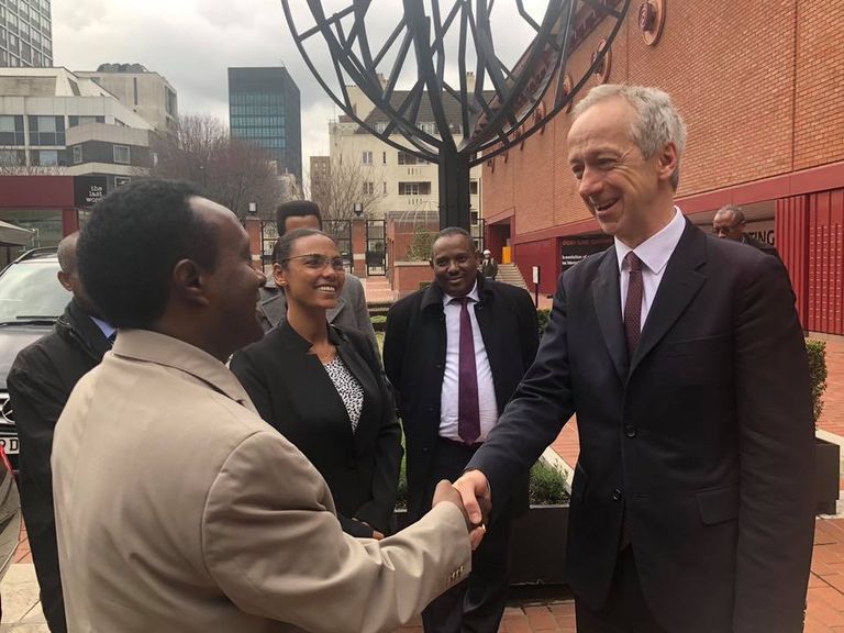 الوفد الإثيوبي في معرض الجيش بِلندن.