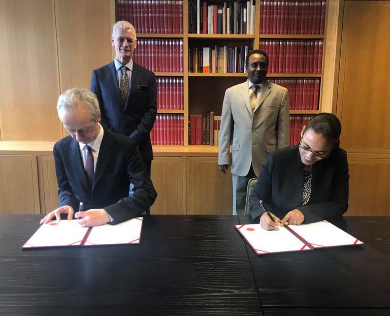 الوفد الإثيوبي في معرض الجيش بِلندن.