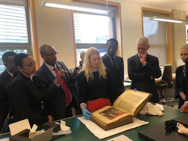 الوفد الإثيوبي في معرض الجيش بِلندن.