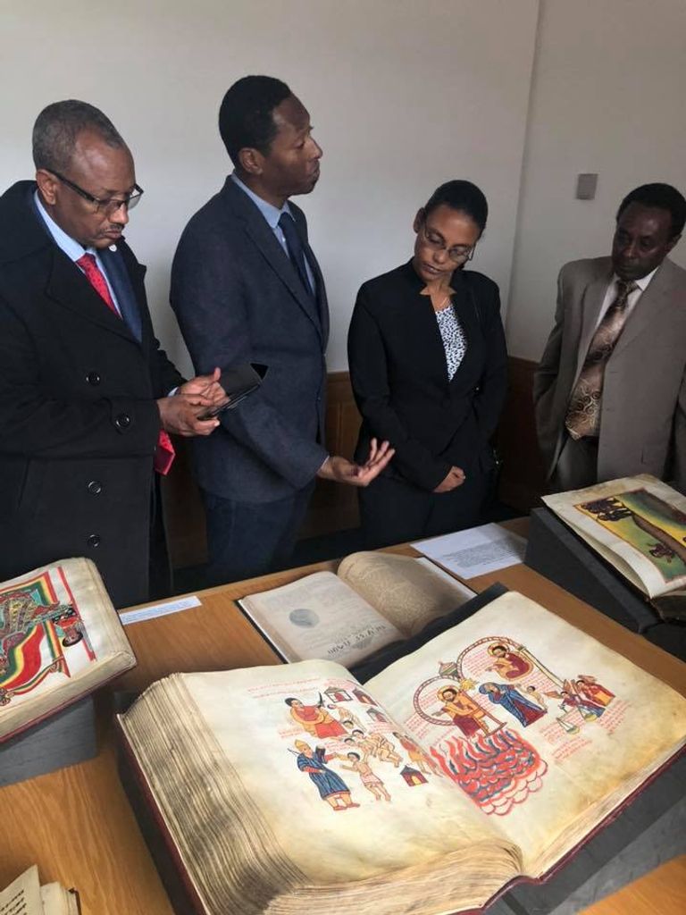 الوفد الإثيوبي في معرض الجيش بِلندن.