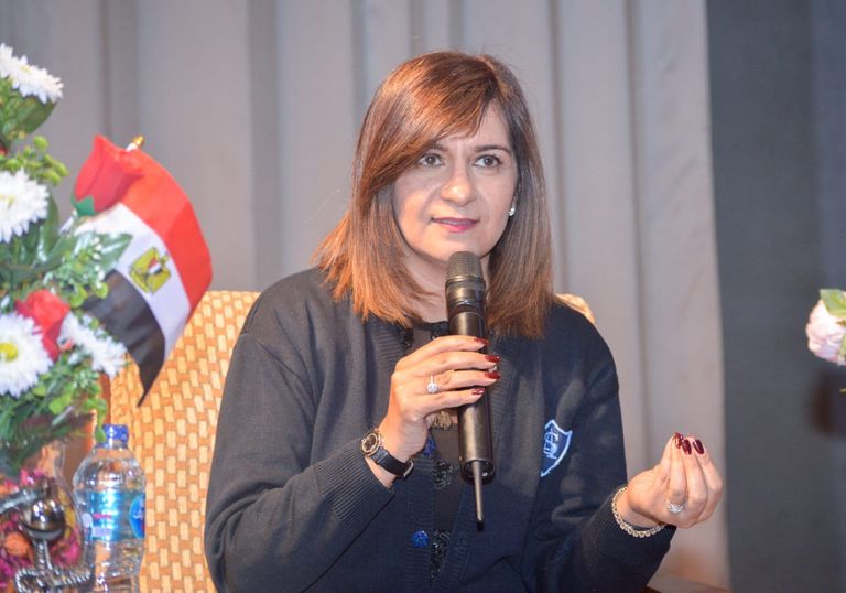وزيرة الهجرة المصرية ومُدرستها 