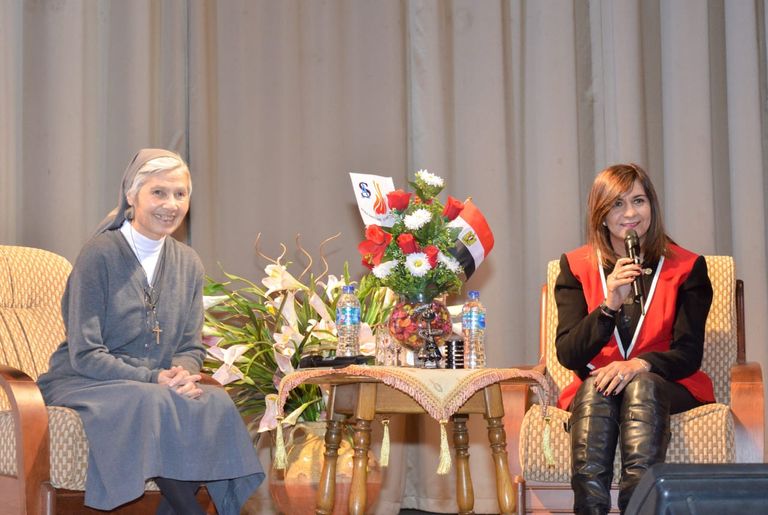 وزيرة الهجرة المصرية ومُدرستها 