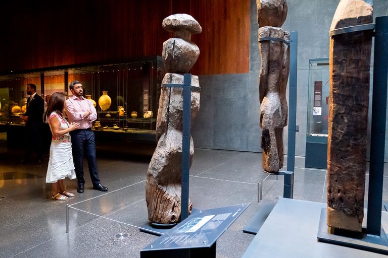 عبدالله بن زايد يزور متحف "تشيلينو دي آرت" في تشيلي