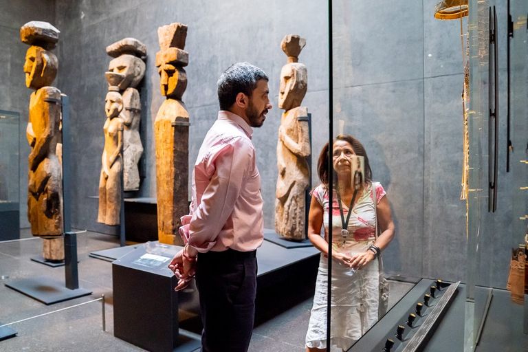 عبدالله بن زايد يزور متحف "تشيلينو دي آرت" في تشيلي