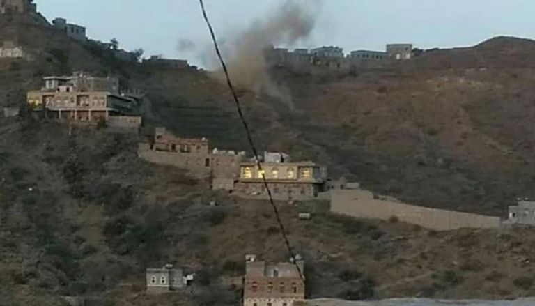 جانب من قصف مليشيا الحوثي لقرى حجور اليمنية 
