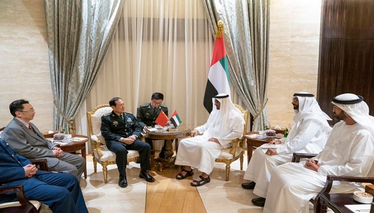 الشيخ محمد بن زايد آل نهيان خلال استقباله وزير الدفاع الصيني