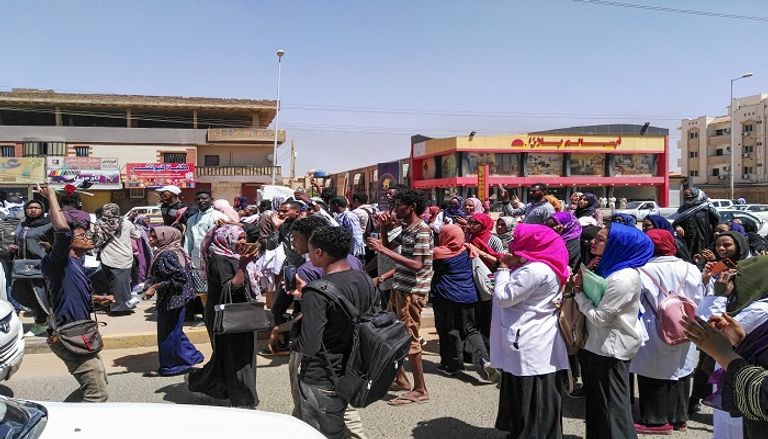 محتجون في العاصمة السودانية الخرطوم