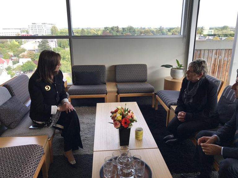 وزيرة الهجرة المصرية تشارك في تشييع شهداء حادث نيوزيلندا الإرهابي