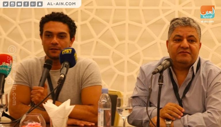 آسر ياسين ورئيس المهرجان سيد فؤاد في الندوة