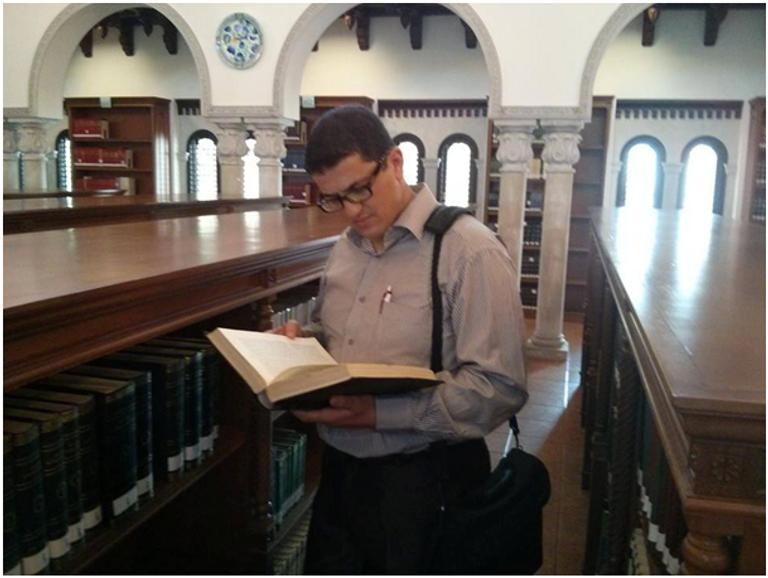 الباحث الجزائري عبدالرزاق بلعقروز