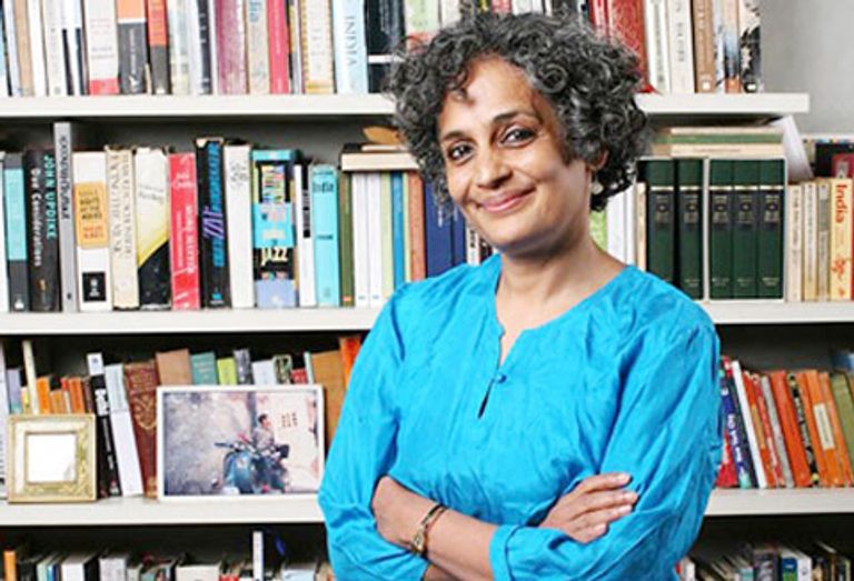 الكاتبة الهندية أروندهاتي روي