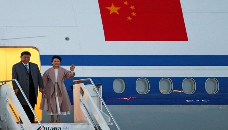  الرئيس الصيني وقرينته لدى وصولهما إلى إيطاليا - رويترز