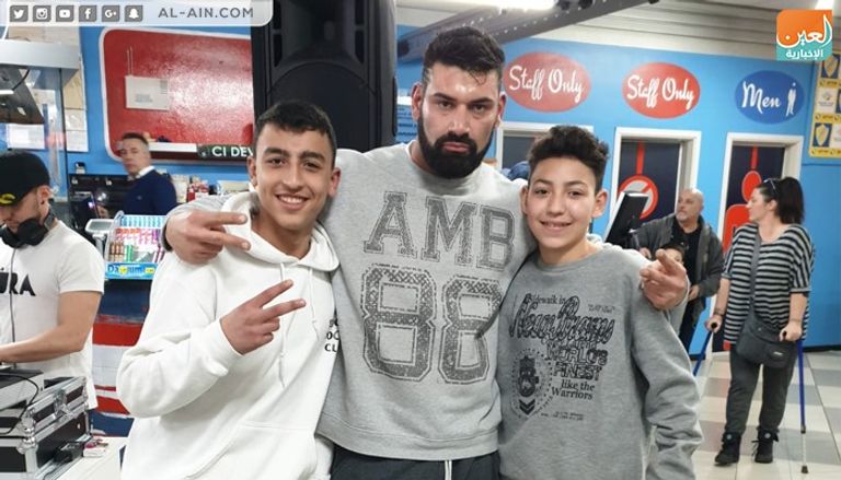 الطفل المصري رامي شحاتة ووالده