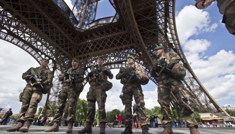 الجيش الفرنسي ينتشر في باريس