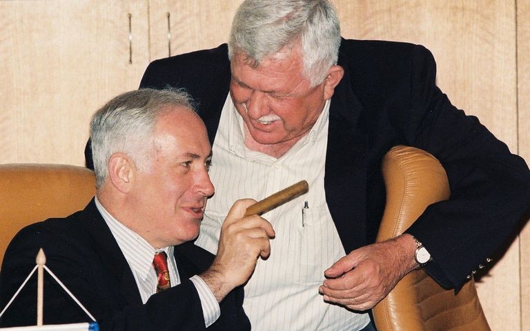 من الدعايات الانتخابية