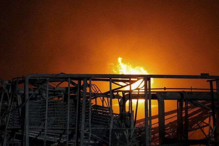 ألسنة لهب سامّة تصاعدت من موقع الانفجار