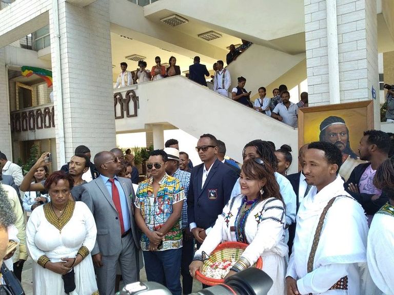 إدارة المتحف تقول إن خصلة الشعر أخذها فنان من أفراد الجيش البريطاني