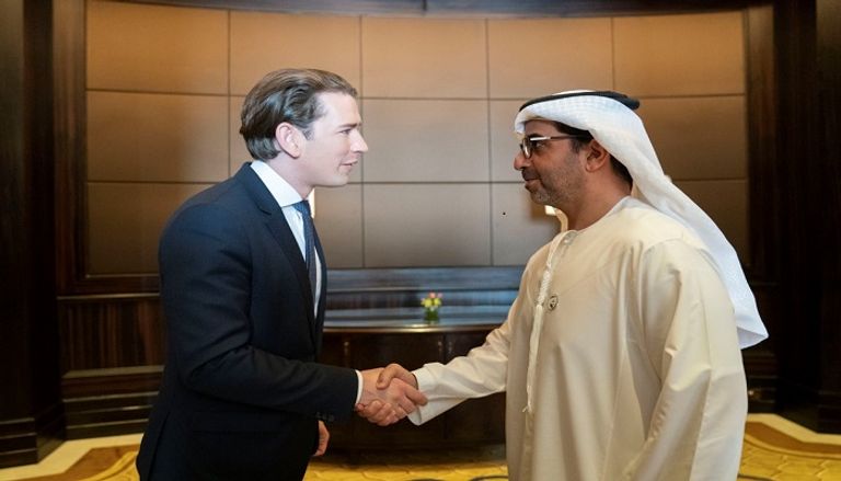 حامد بن زايد يلتقي مستشار النمسا