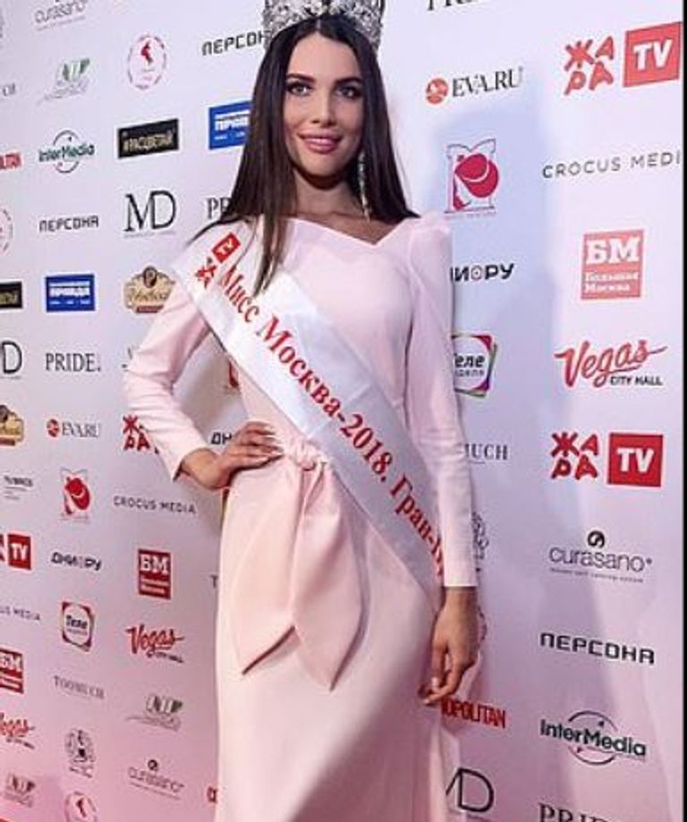 "سوشيال ميديا" تتسبب في تجريد ملكة جمال موسكو من لقبها