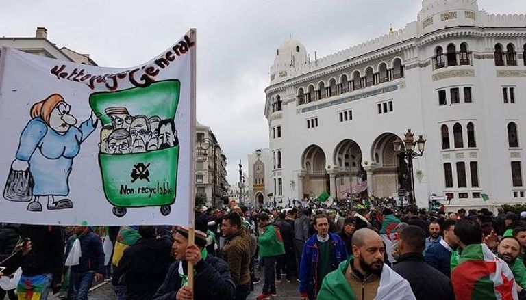 مظاهرة في الجزائر للمطالبة بتغيير النظام