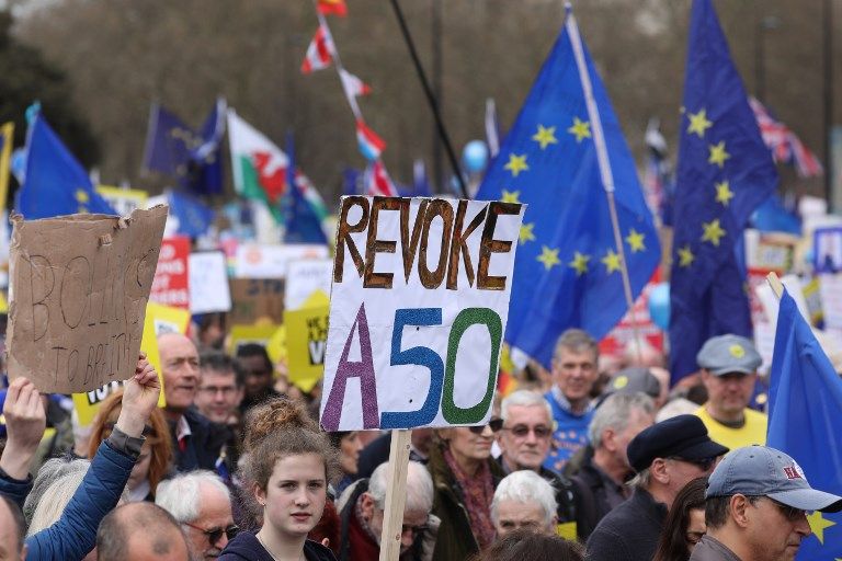 مئات الآلاف من البريطانيين يتظاهرون ضد اتفاق بريكست - رويترز