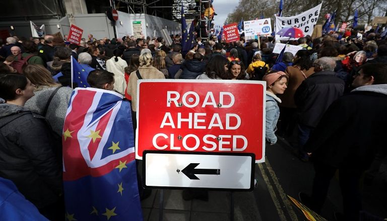 مئات الآلاف من البريطانيين يتظاهرون ضد اتفاق بريكست - رويترز