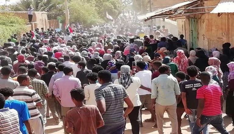 محتجون في العاصمة السودانية الخرطوم-أرشيفية