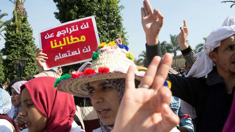 بالصور.. آلاف المدرسين في المغرب يحتجون لتحسين أوضاعهم بالصور.. آلاف المدرسين في المغرب يحتجون لتحسين أوضاعهم