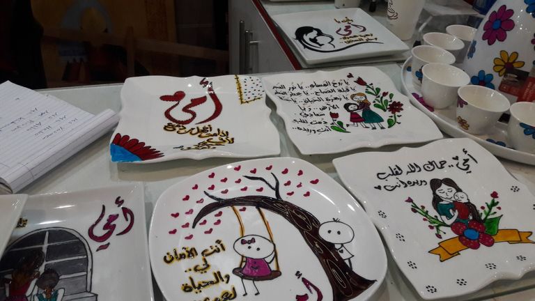 الشابة أماني أبو نعمة داخل ركنها المخصص