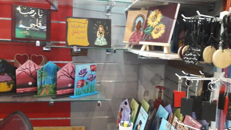 الشابة أماني أبو نعمة داخل ركنها المخصص