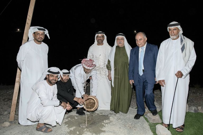 جانب من المشاركين في أمسية بيت شعر الفجيرة