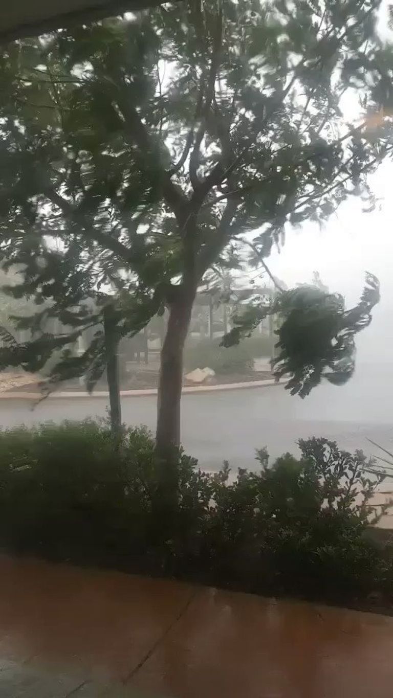 إعصار فيرونيكا المدمر يصل إلى أستراليا