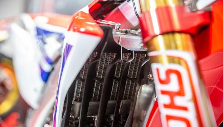 دراجات سباقات وسكوترز كهربائية