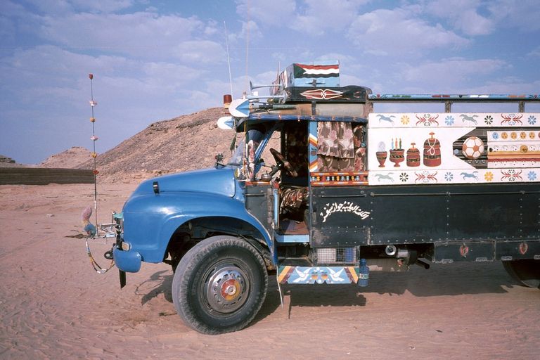 بالصور اللوري قصة سيارة سكنت الوجدان السوداني