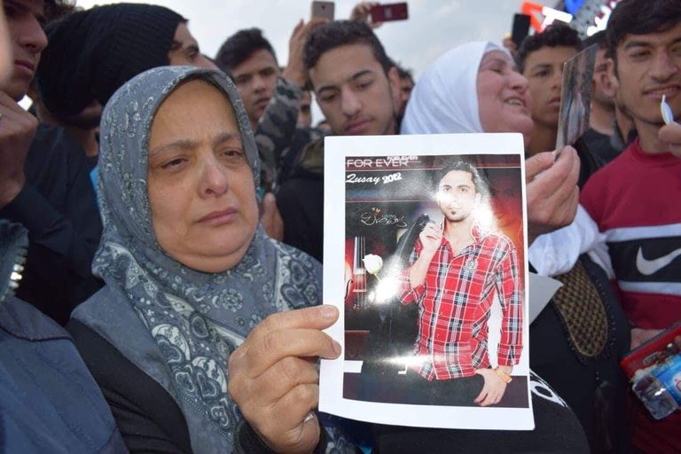 ذوو ضحايا العبارة يطالبون الحكومة بمحاكمة المسؤولين عن الحادثة جانب من الاجتجاجات في الموصل