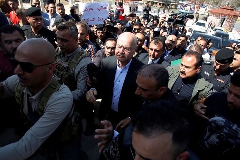 انتشال العبارة الغارقة - رويترز