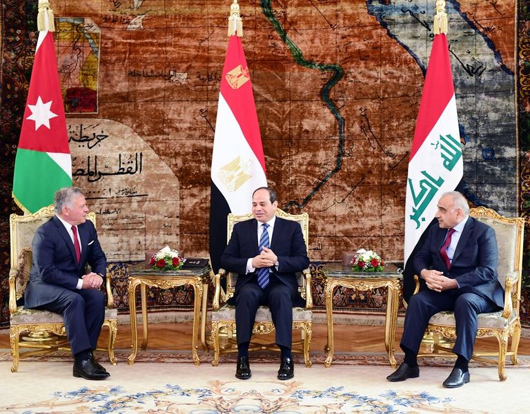 الرئيس المصري وعاهل الأردن ورئيس وزراء العراق قبيل القمة الثلاثية