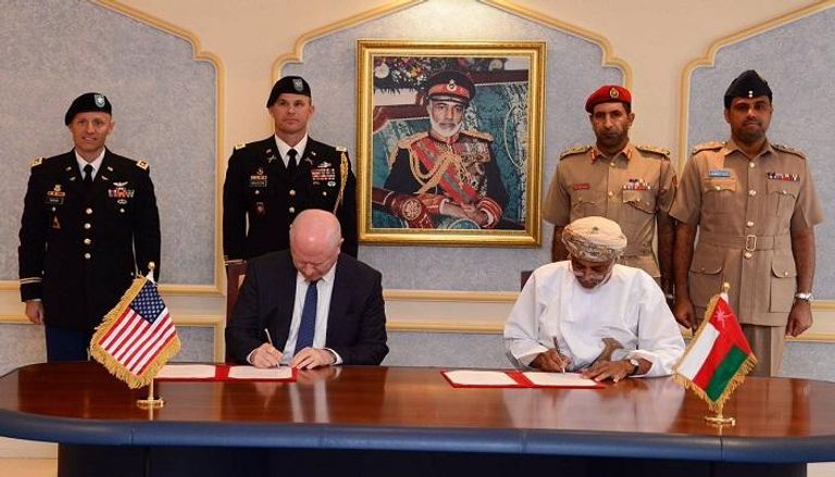 توقيع الاتفاق بين وزارتي الدفاع العمانية والأمريكية