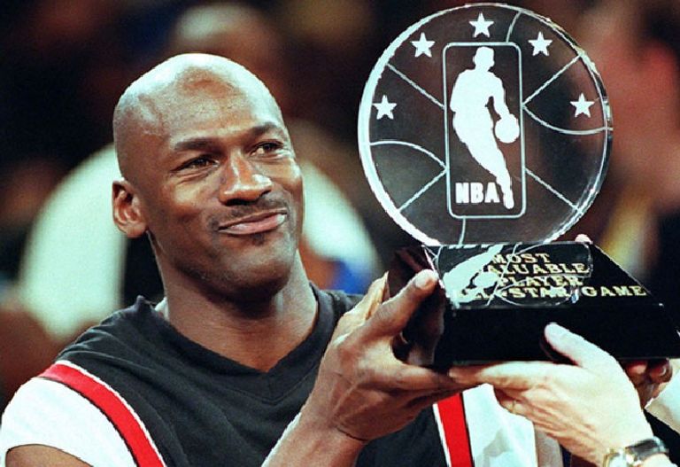 مايكل جوردان أفضل لاعب كرة سلة في التاريخ